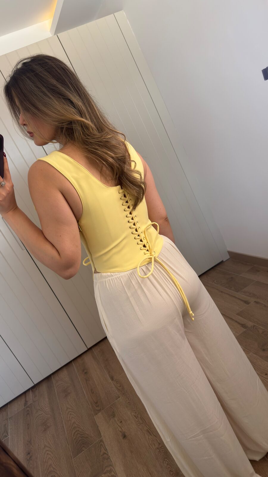 Eloise Sarı Korse
