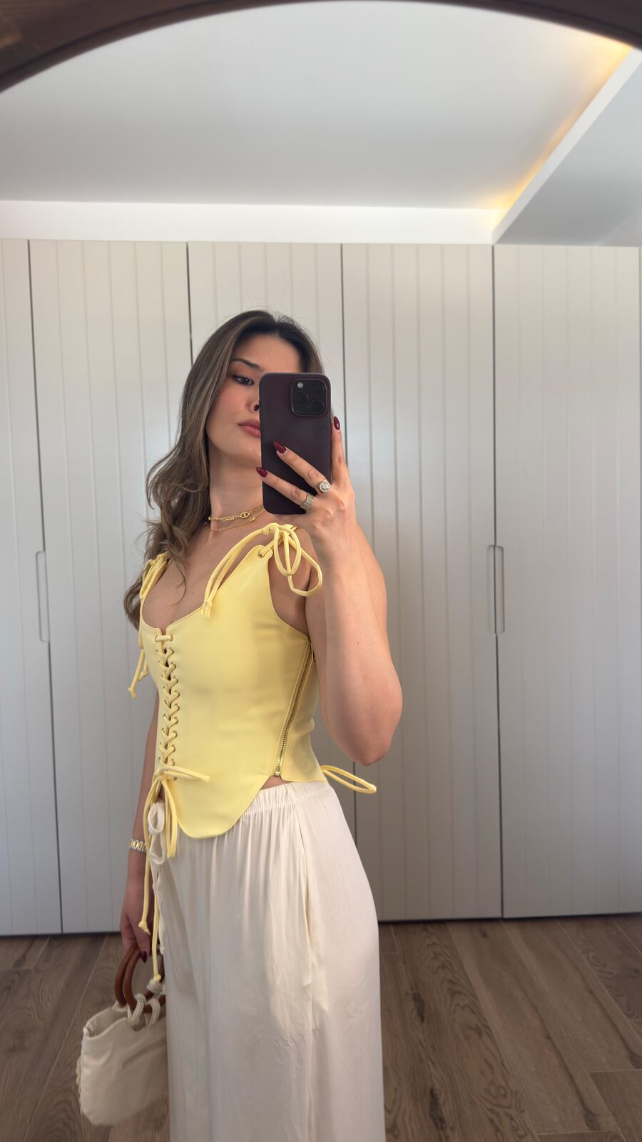 Eloise Sarı Korse