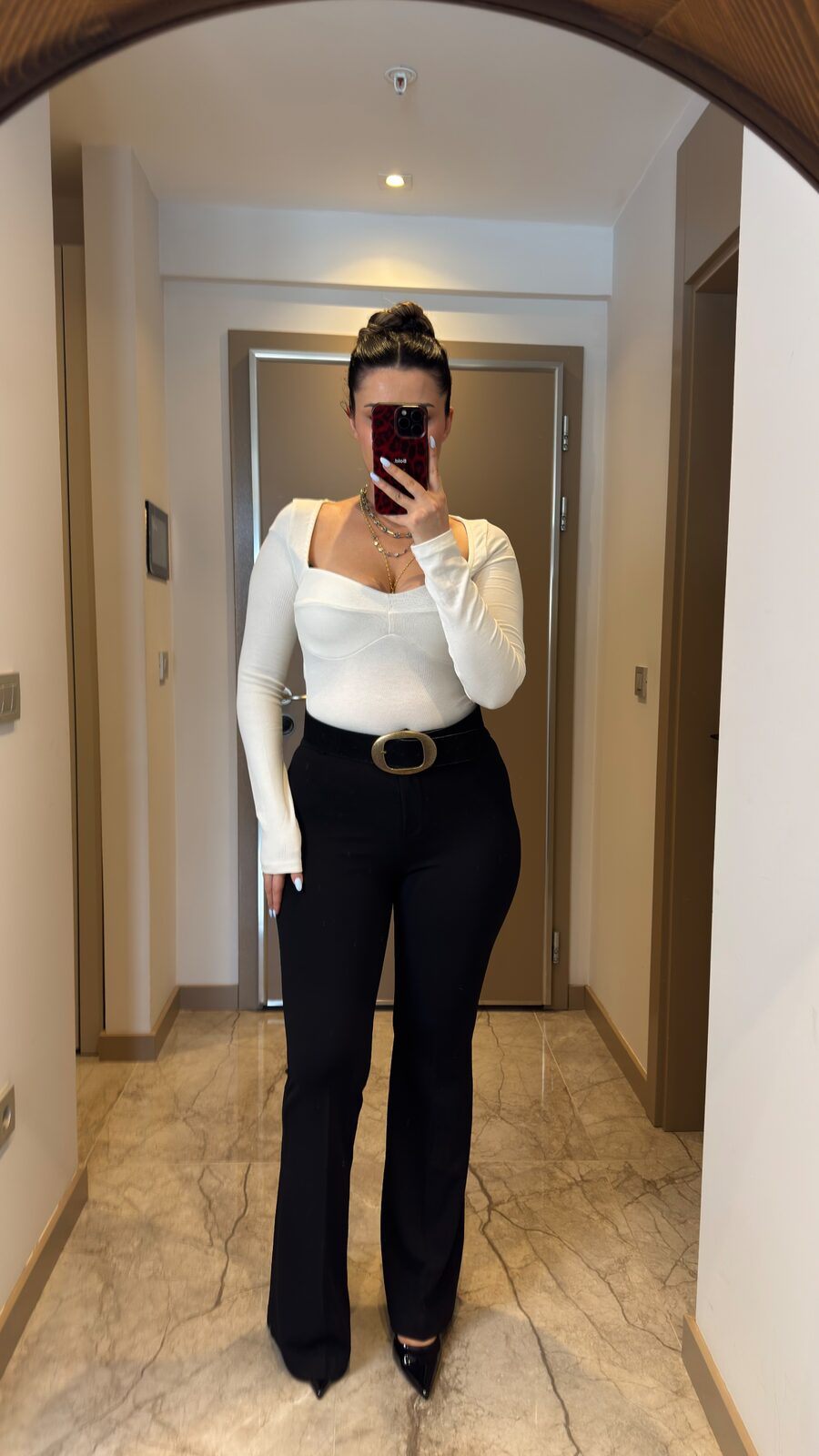 Kalp Yaka Nora Body-Ekru