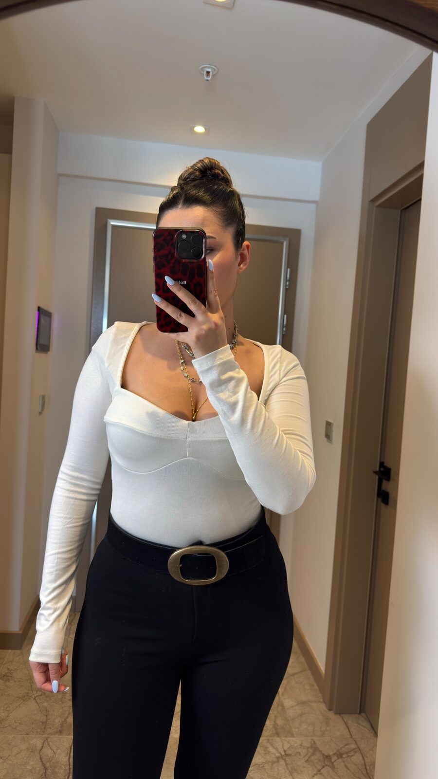 Kalp Yaka Nora Body-Ekru