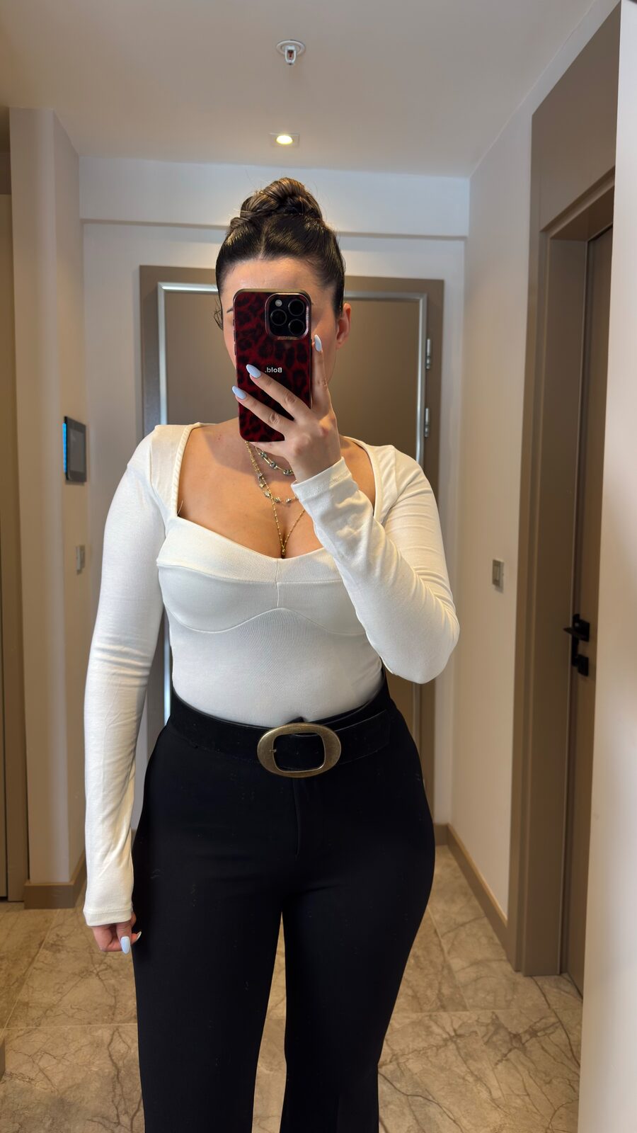 Kalp Yaka Nora Body-Ekru